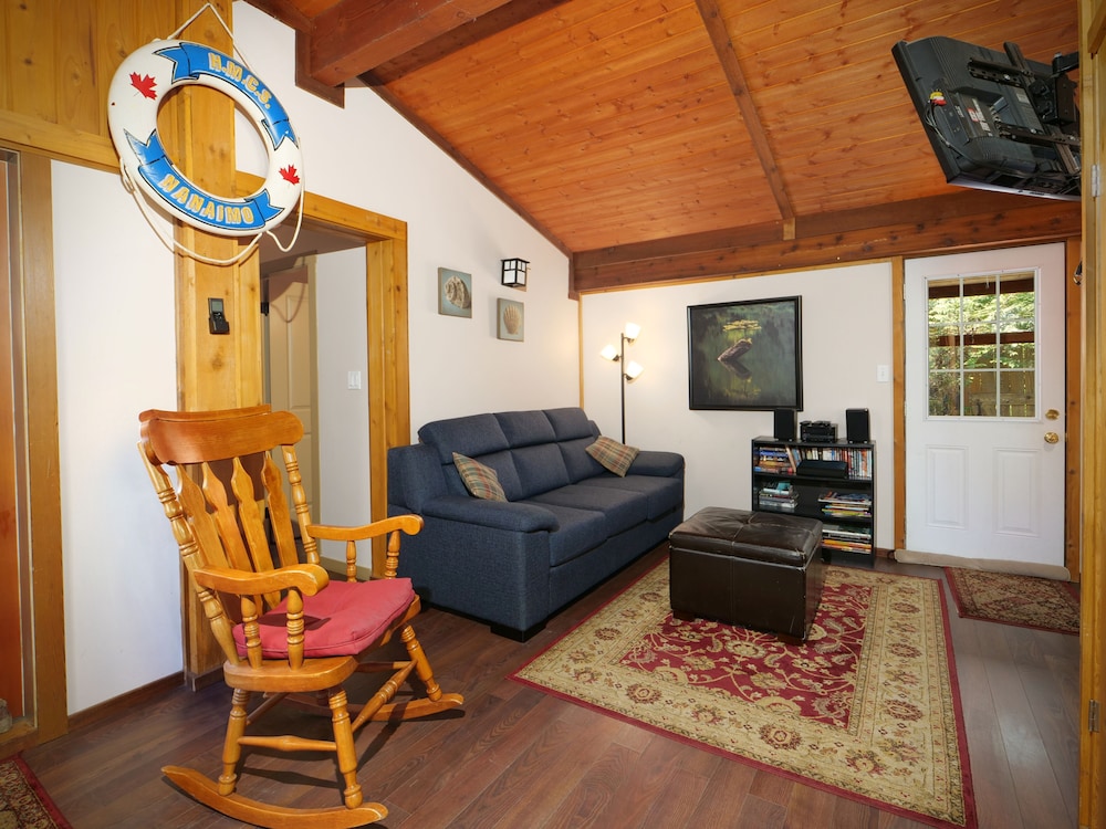 #1 Cabin, 1 Bedrooms + Bunkhouse, Fireplace, Garden View (Pet Friendly)