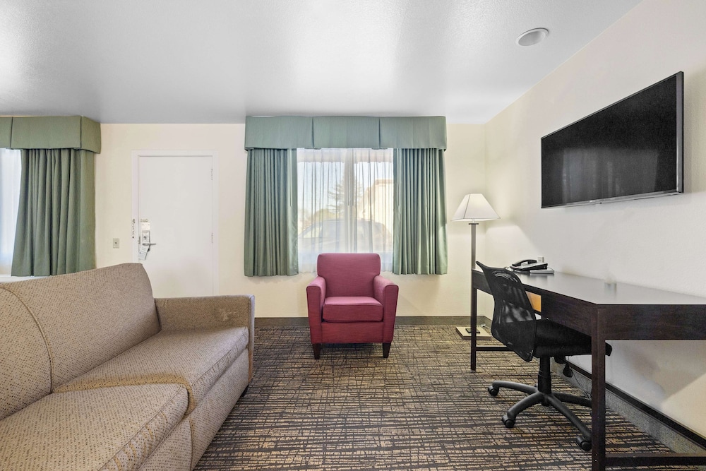 Standard Room, Multiple Beds, Accessible, Non Smoking photo 1