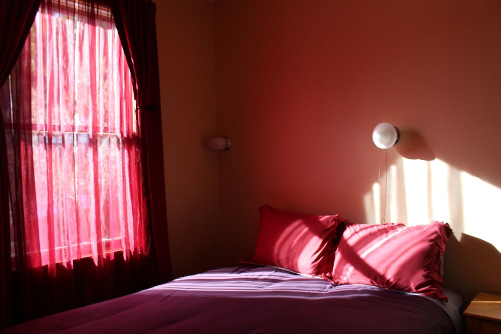 Basic Double Room, 1 Queen Bed, Private Bathroom photo 2