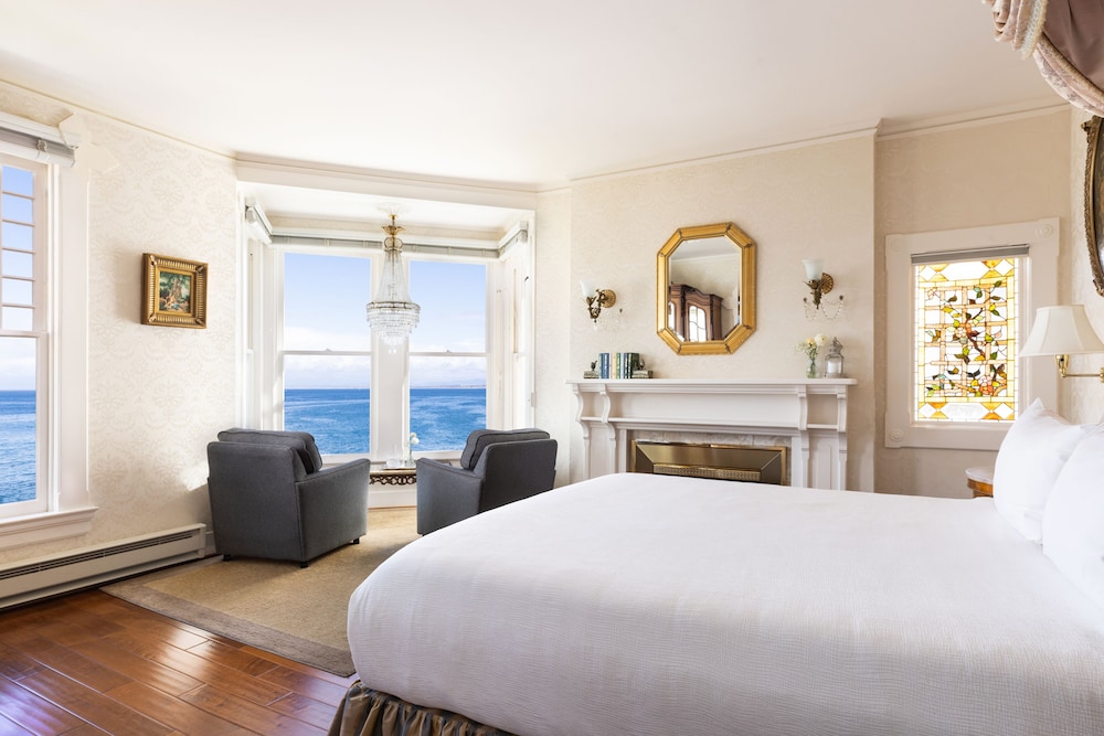 Premium Room, 1 King Bed, Fireplace, Ocean View