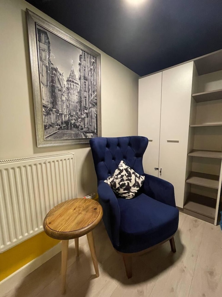 Standard Room, No Windows, Ground Floor photo 3