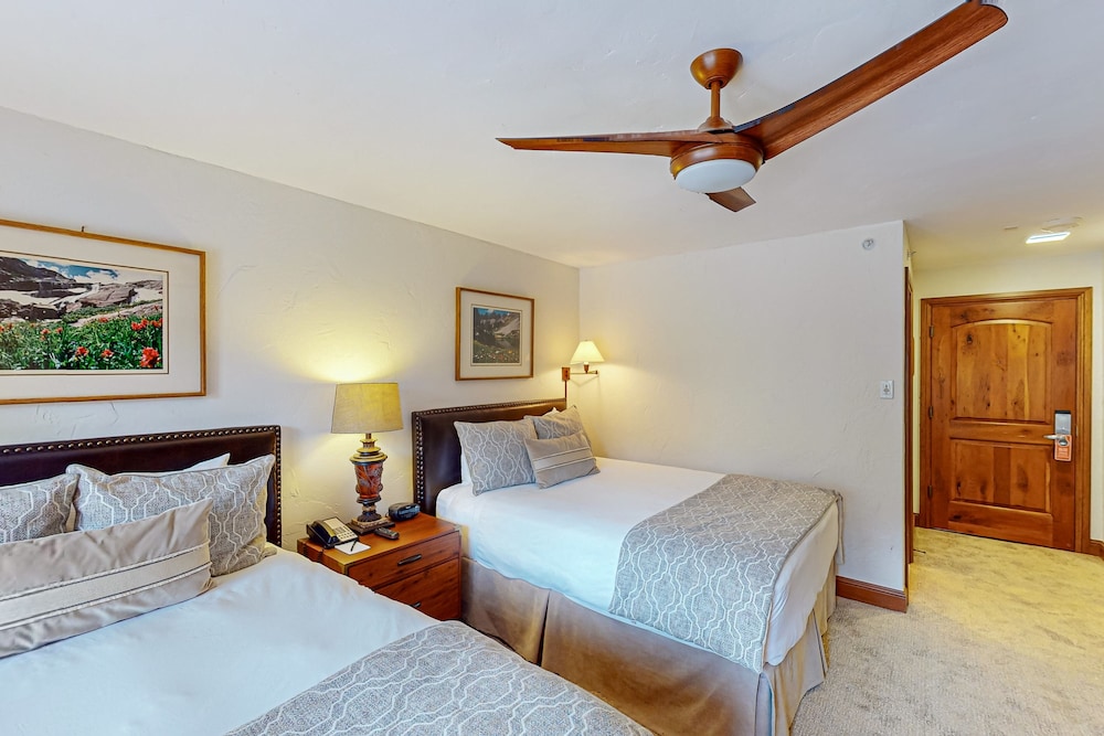 Room (Studio, 2 Queen Beds)