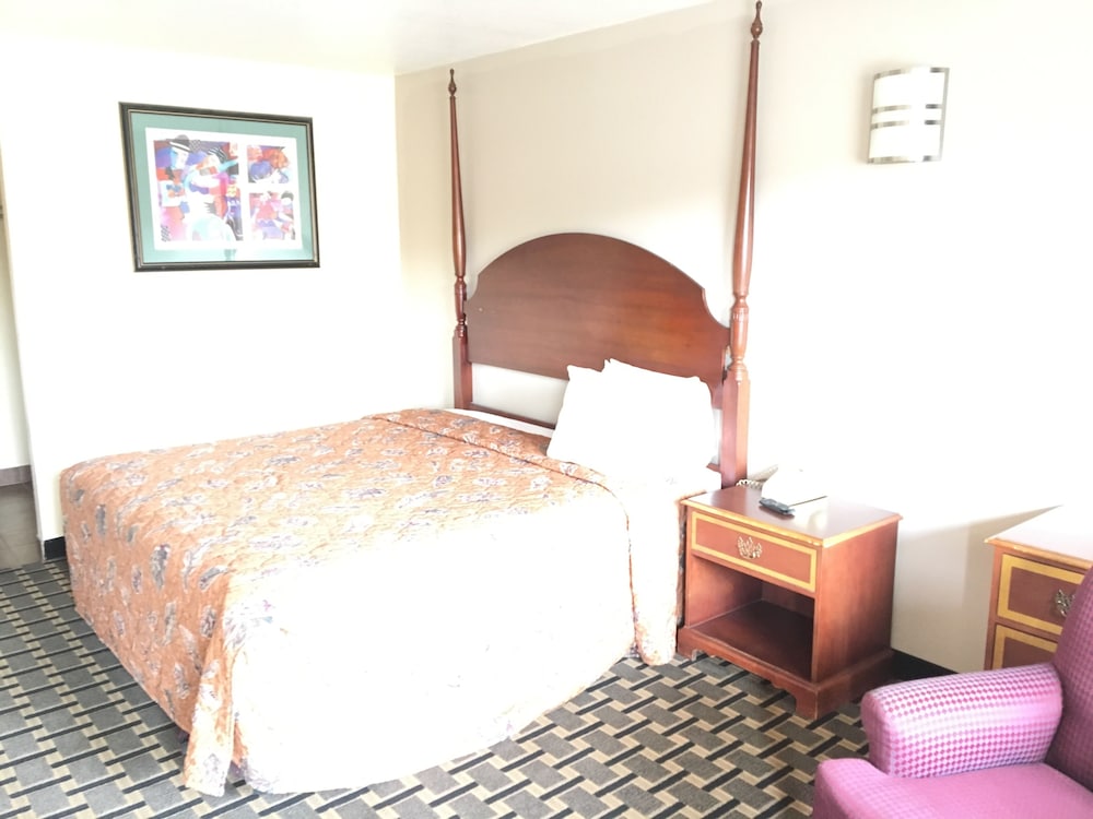 Comfort Room, 1 King Bed, Non Smoking photo 2