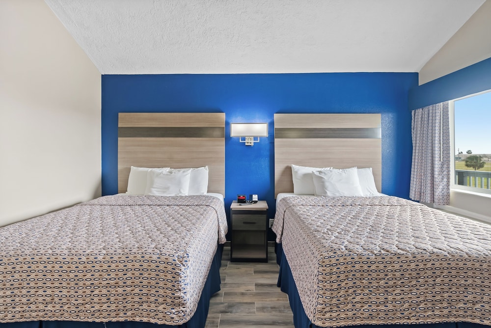 Standard Room, 2 Queen Beds, Ocean View photo 3