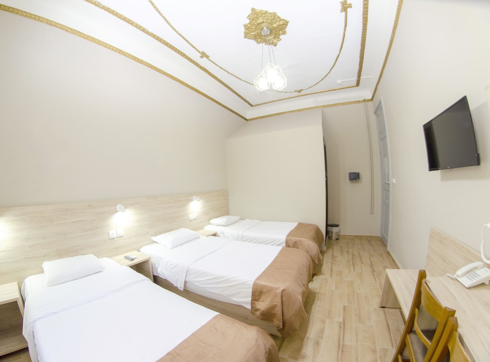 Standard Triple Room - Photo 5