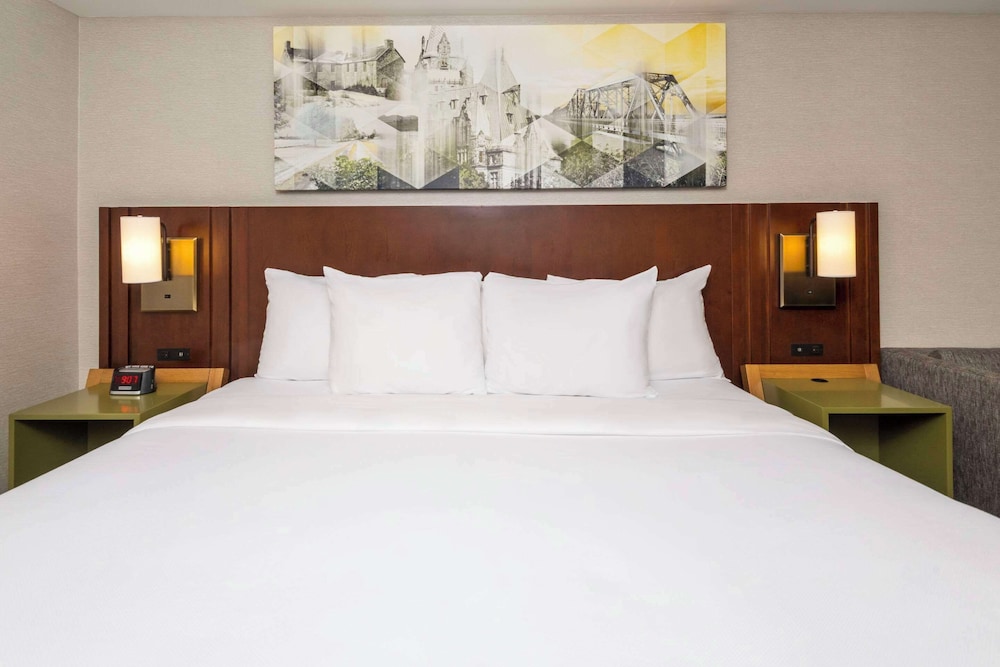 Standard Room, 1 King Bed, Non Smoking (Sitting Area and No Pets Allowed) - Photo 2