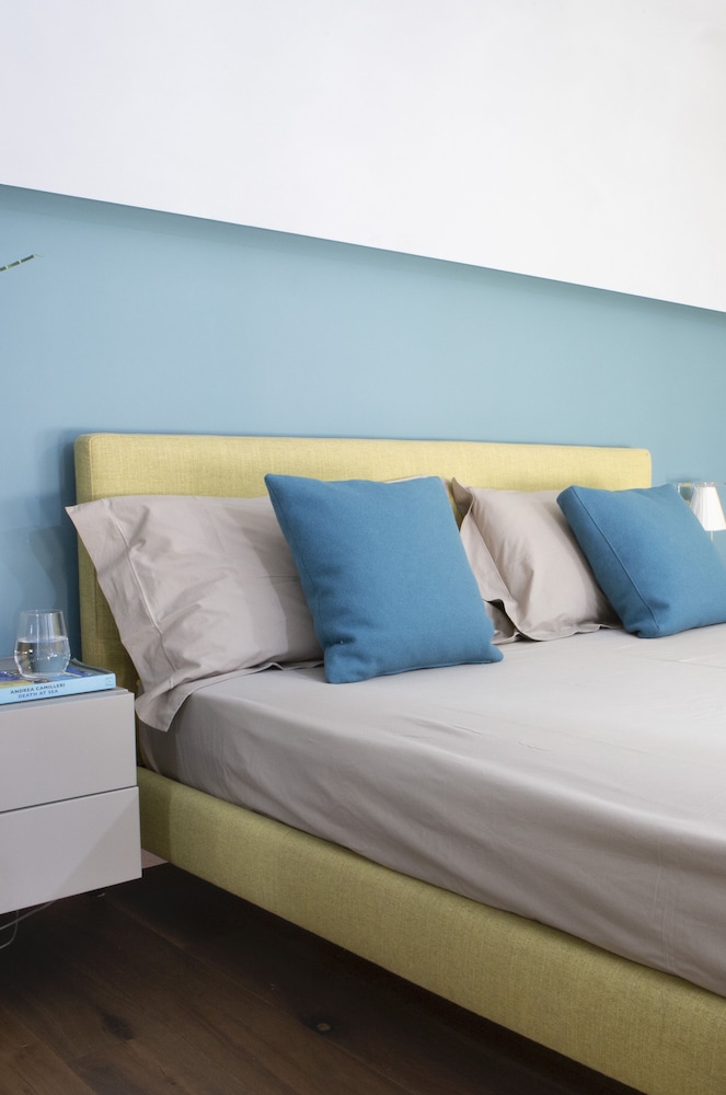 Suite (Split Level) photo 2