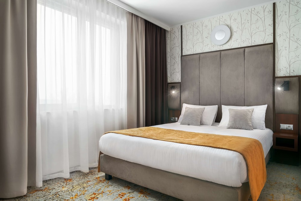 Classic Room, 1 King Bed - Photo 1