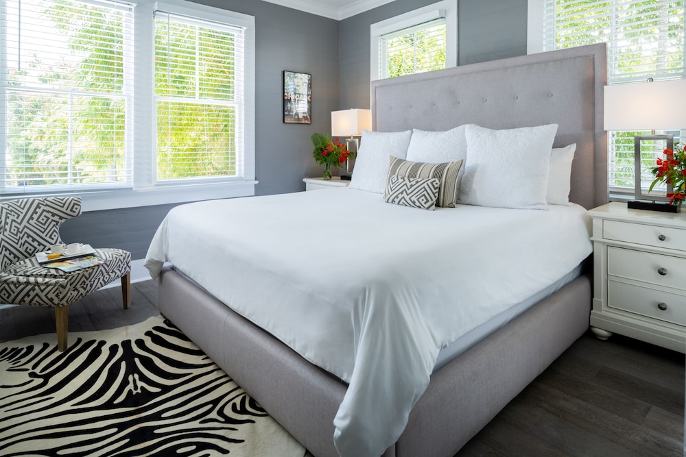 Standard Room, 1 King Bed, Refrigerator (Room 2)