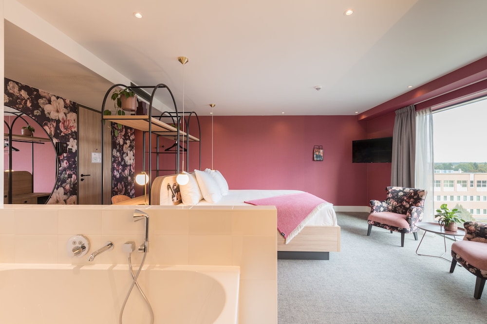 Superior Double Room, Ensuite - Photo 5