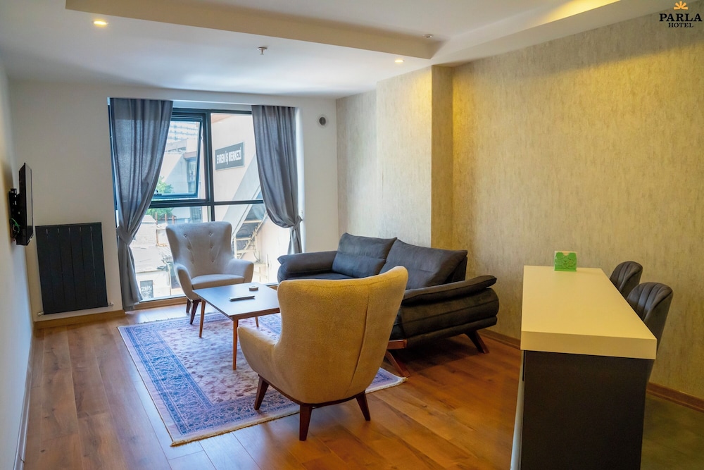 Deluxe Suite photo 3