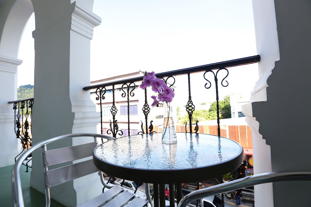 Premium Deluxe 2 Twin, City View Balcony - Photo 4