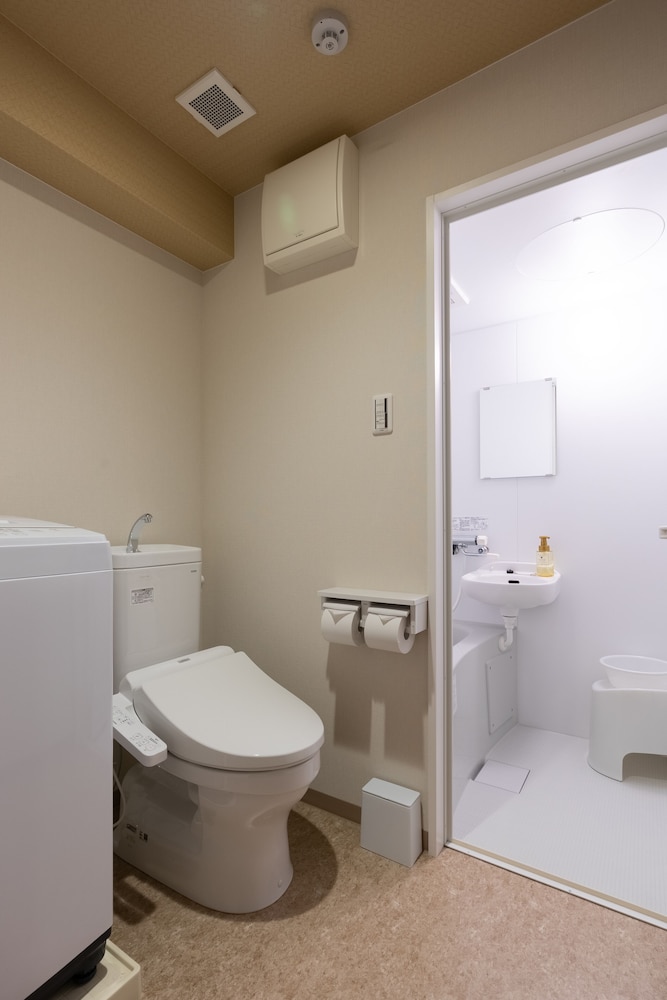 Room (204) photo 3