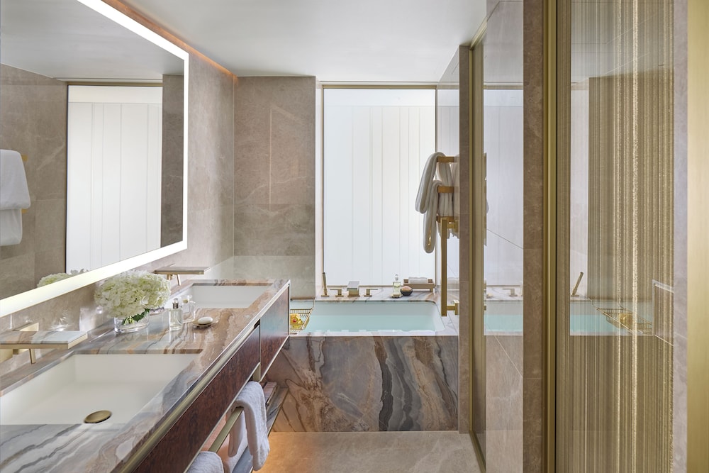 Executive Suite (King or Twin) photo 3