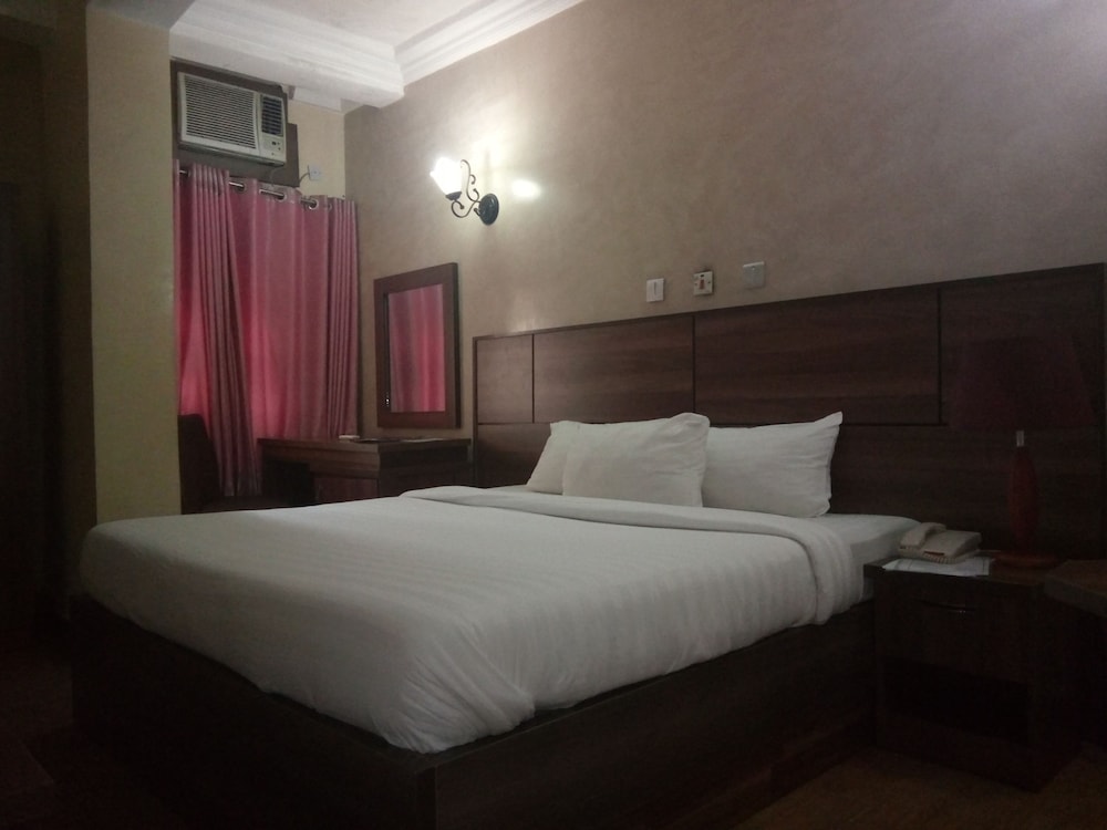 Deluxe Room, 1 Queen Bed, Non Smoking photo 1