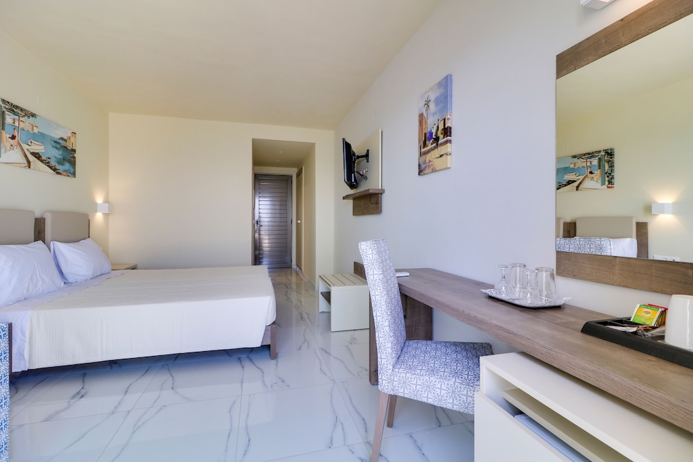 Double Room, Partial Sea View photo 1