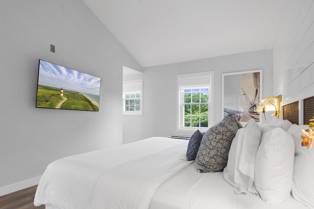 Traditional Room, 1 King Bed photo 3