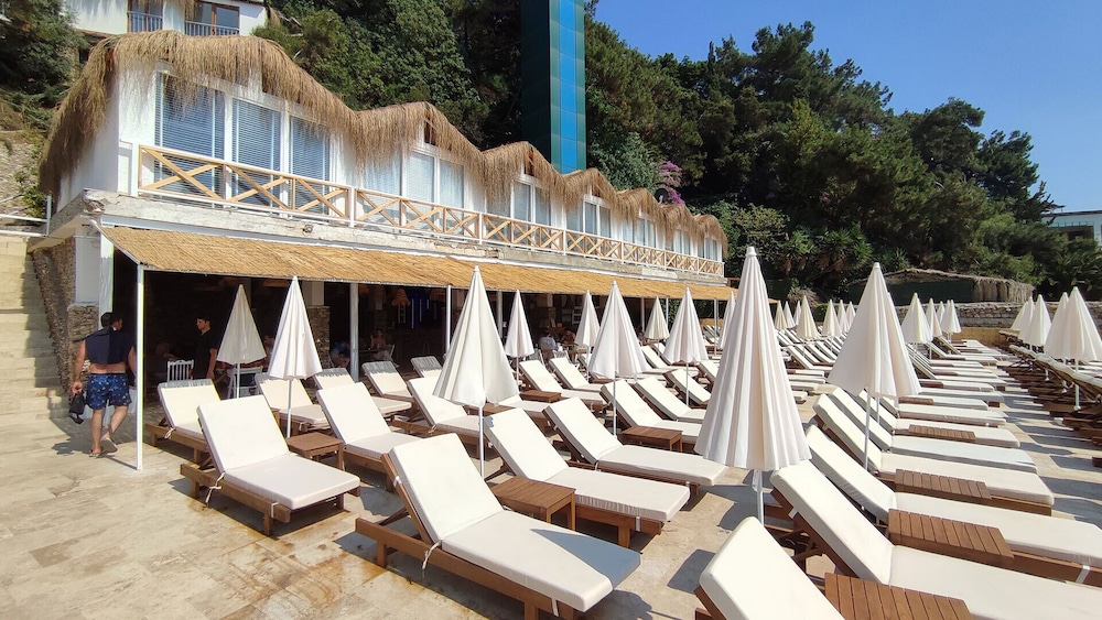 Premium Double Room, 1 Queen Bed, Bathtub, Sea View photo 2