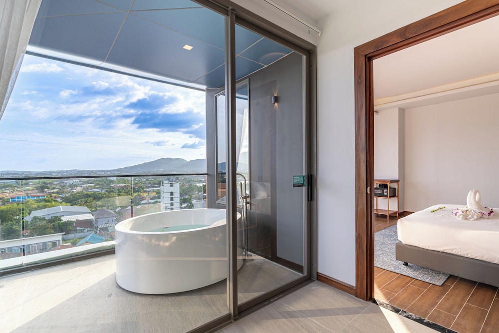 Panorama Executive Suite - Photo 3