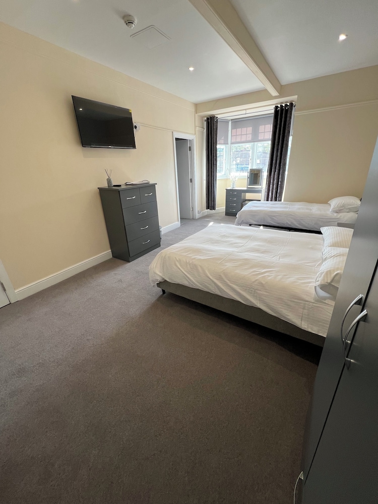 Double Room, Multiple Beds, Non Smoking photo 2