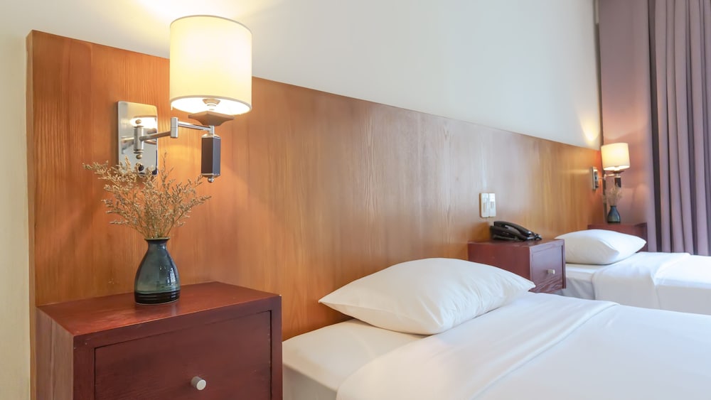 Standard Double or Twin Room - Photo 10
