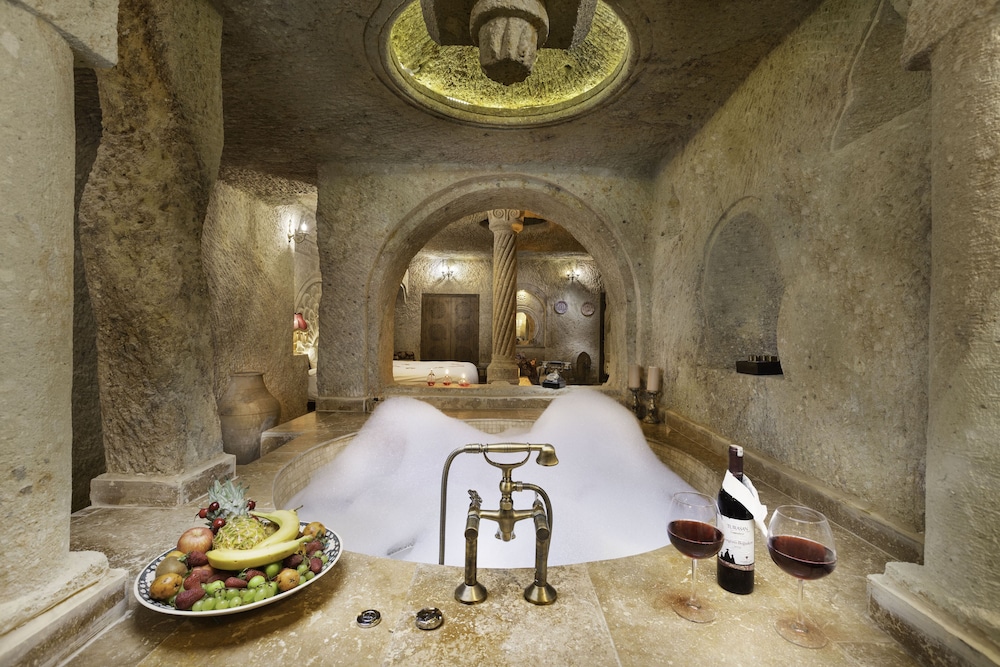 Luxury Suite - Photo 4