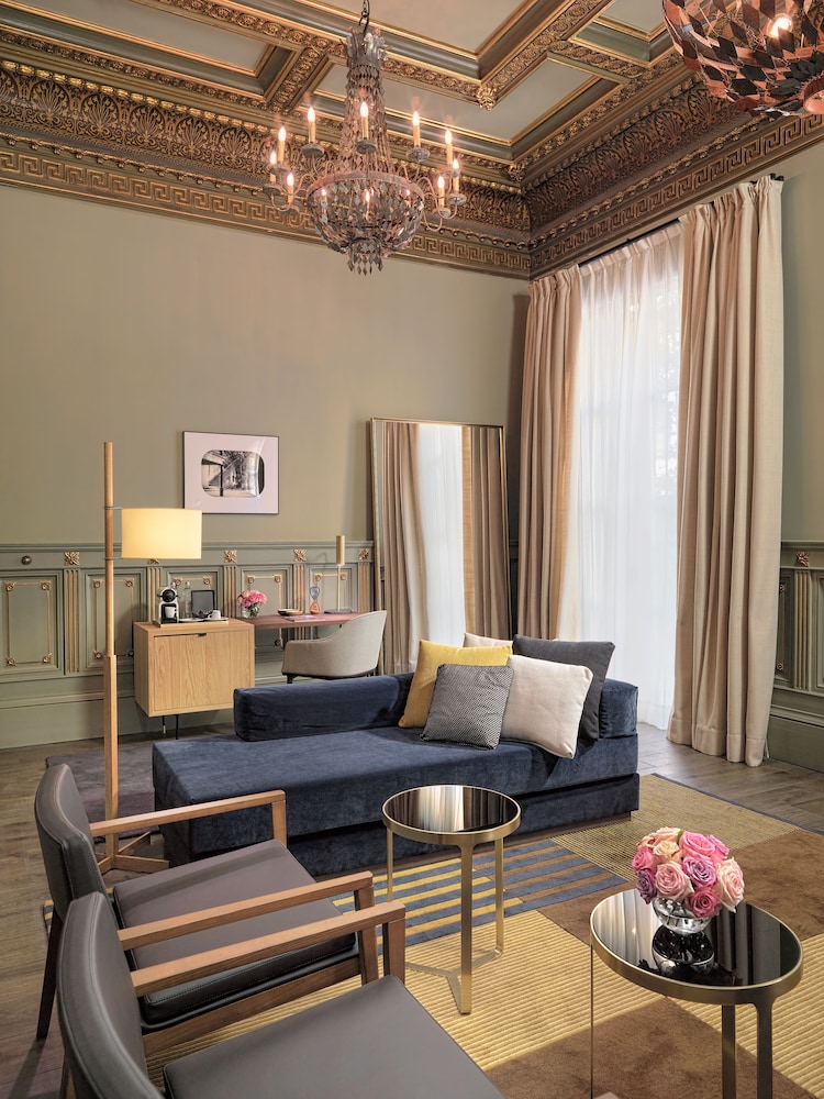 Suite (Condal (2 adults + 1 child))