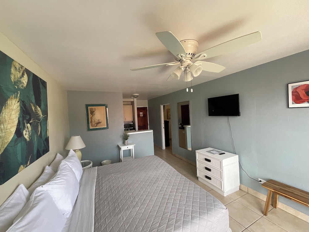 Deluxe Suite, Kitchenette, Courtyard View