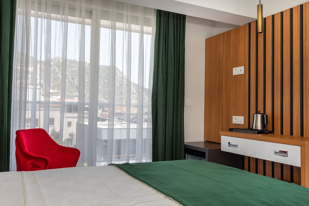 Standard Double Room, Partial Sea View - Photo 3