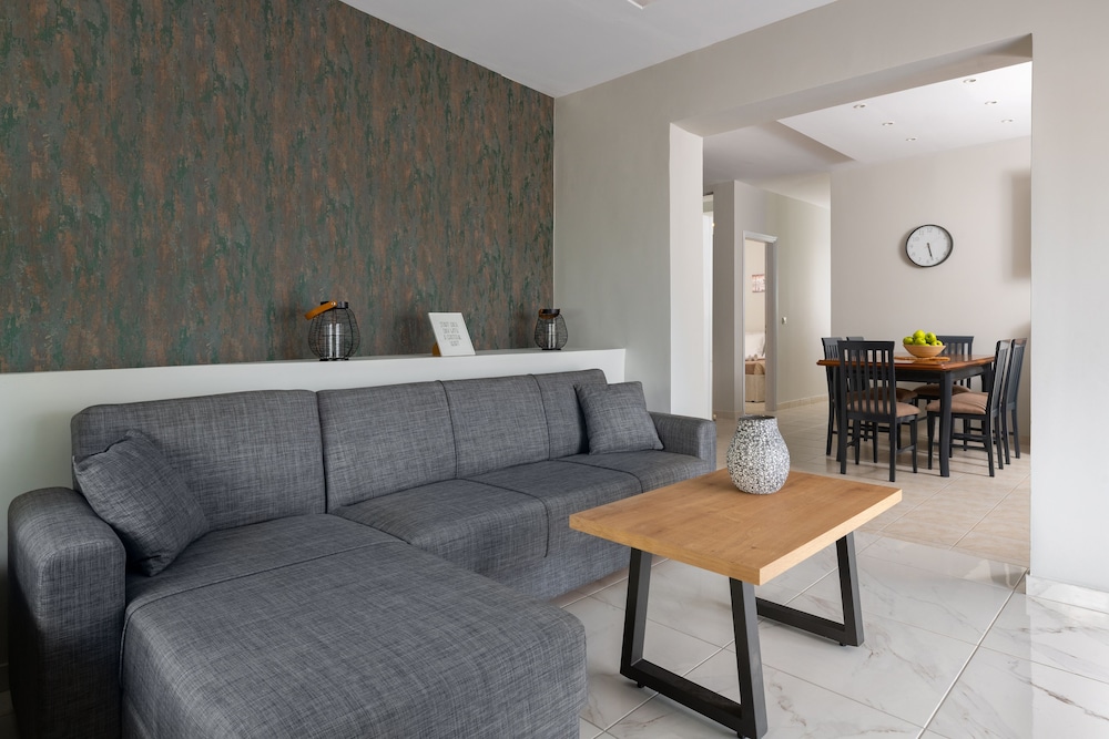 Luxury Apartment, 2 Bedrooms, Garden View (Athena)