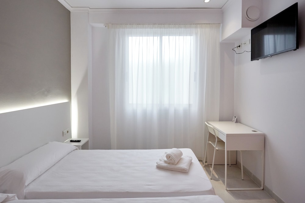 Basic Room (Economic)