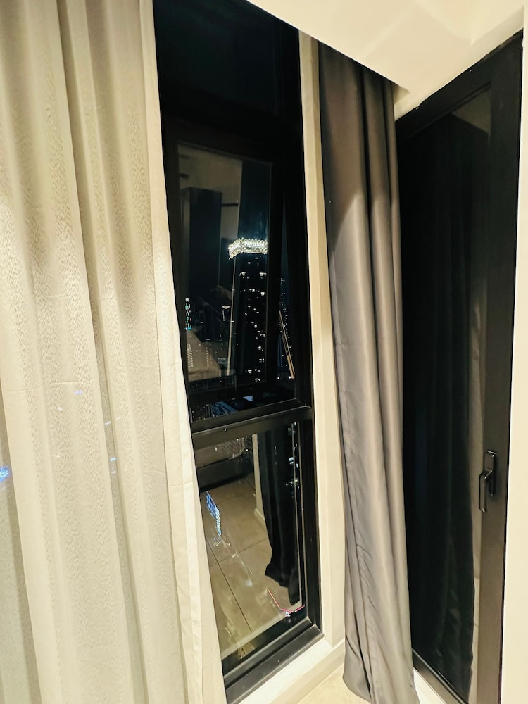 Studio Suite, City View