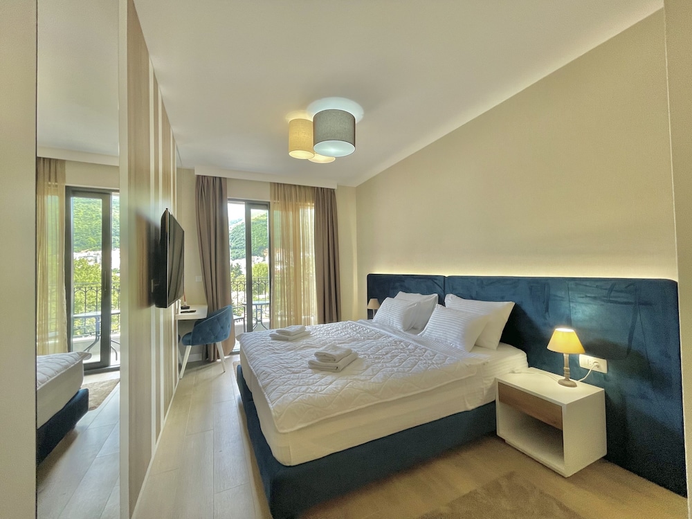 Standard Double or Twin Room - Photo 2