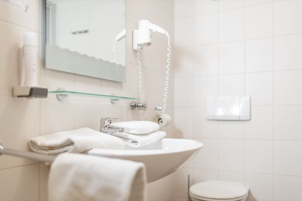 Standard Double Room, Ensuite - Photo 4