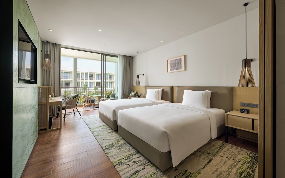 Standard Room, 2 Twin Beds, Pool View - Photo 1