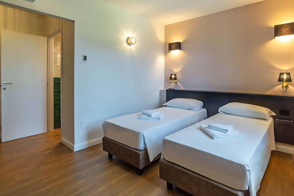Classic Double or Twin Room photo 2