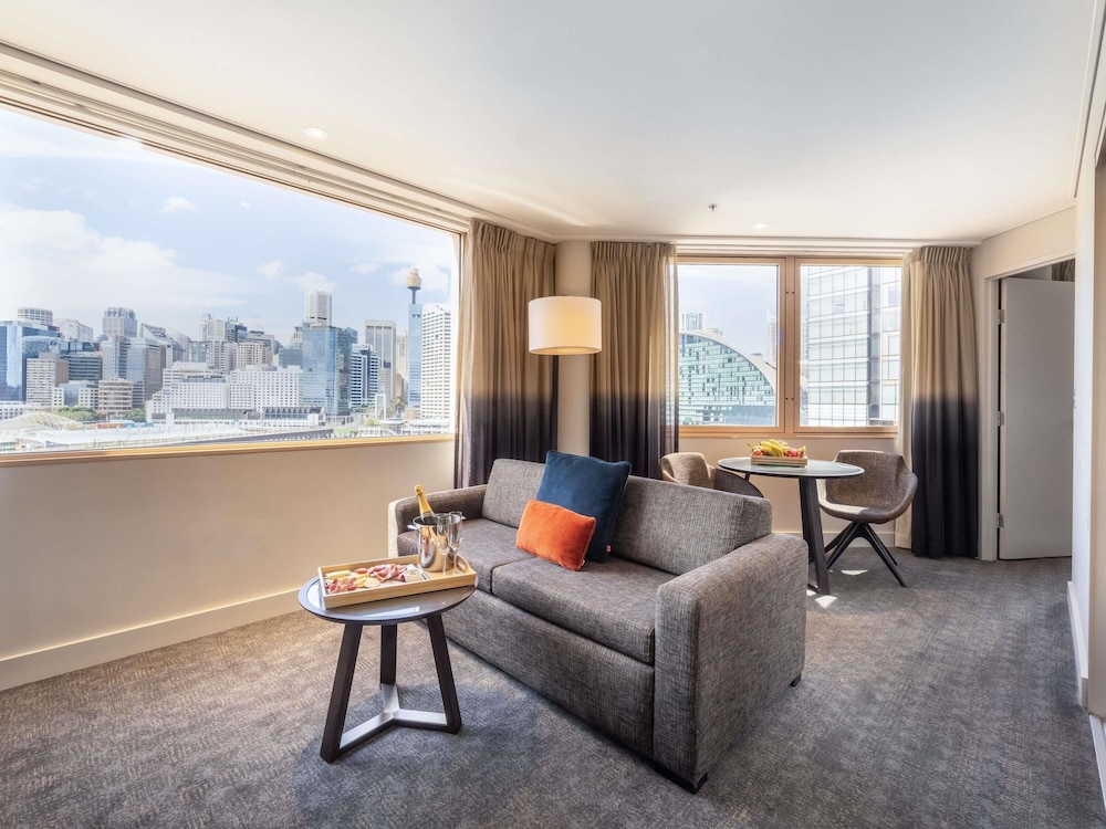 Executive Suite, 1 Double Bed (Darling Harbour Facing) thumbnail 6