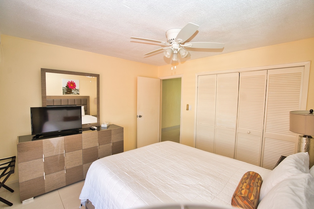Panoramic Penthouse, 2 Bedrooms, Ocean View photo 3