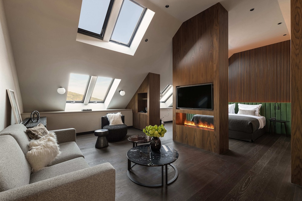 Grand Loft (The Lynx)