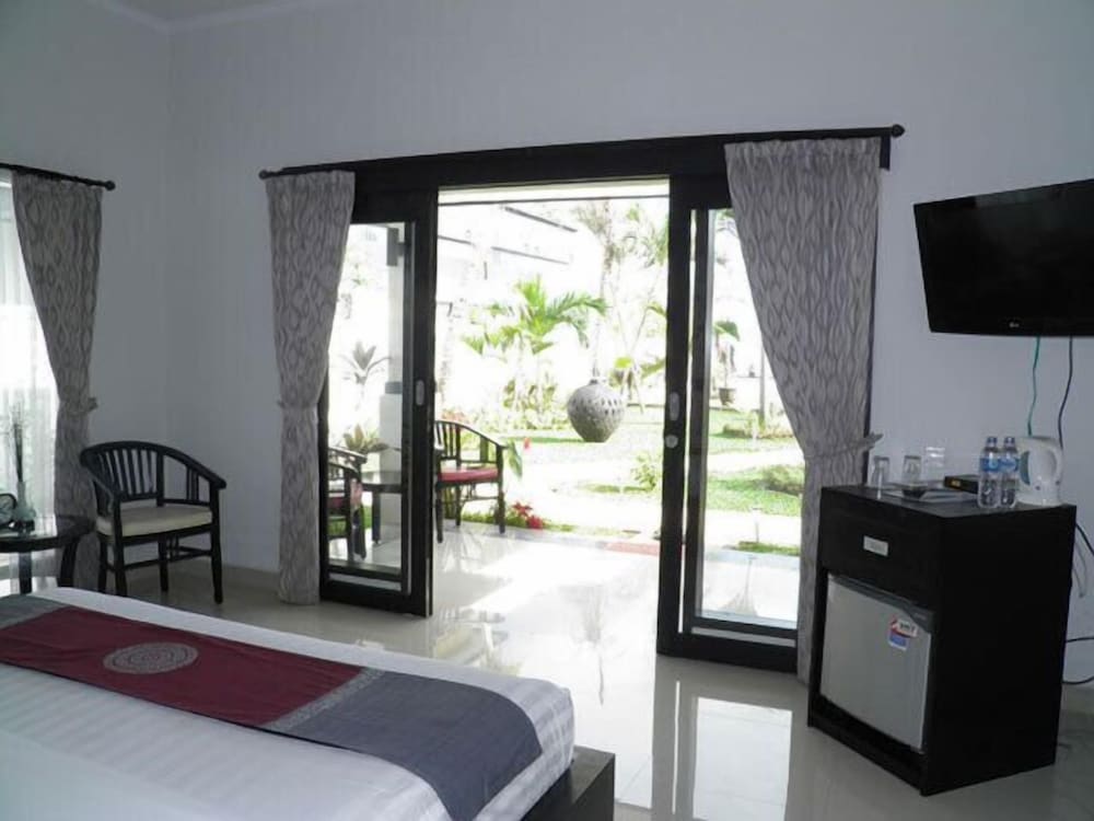 Deluxe Villa, 1 King Bed, Garden View photo 2
