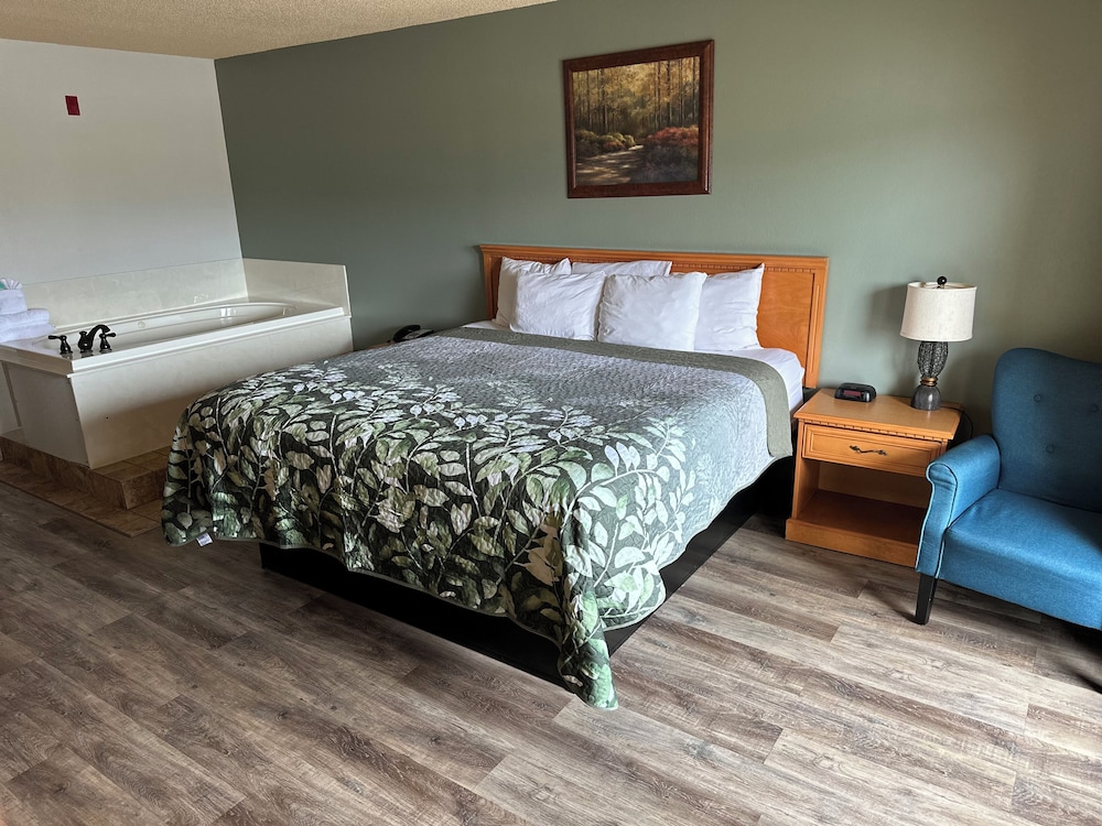 King, Jetted Spa Tub, Suite photo 2