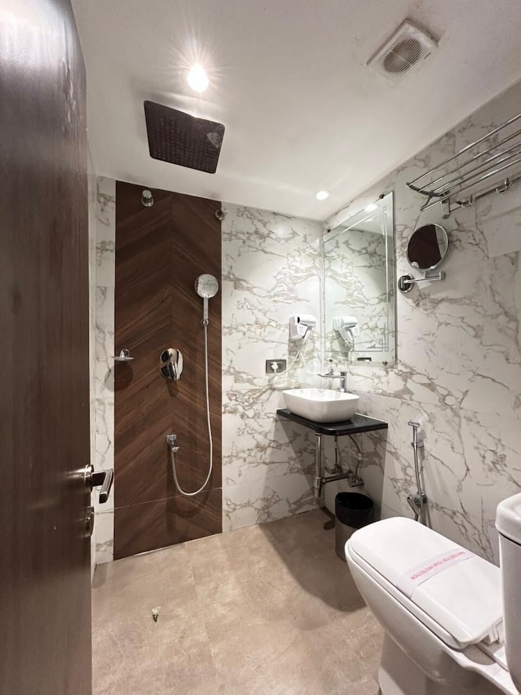 Super Deluxe Triple Room - Photo 2