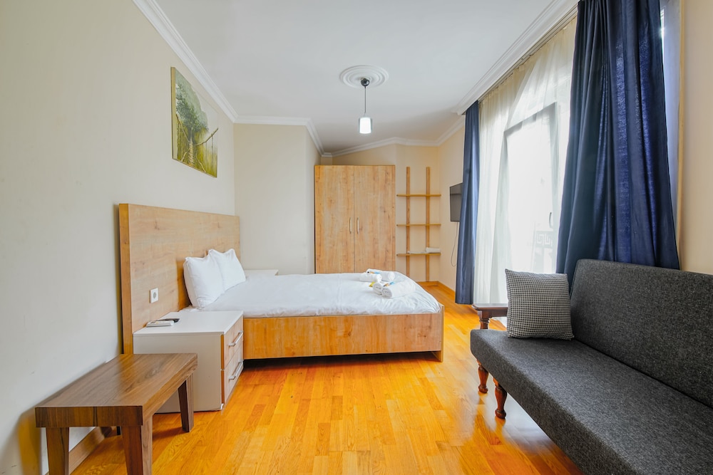 Comfort Triple Room, 1 Bedroom, City View (210m away with Kitchen) photo 2
