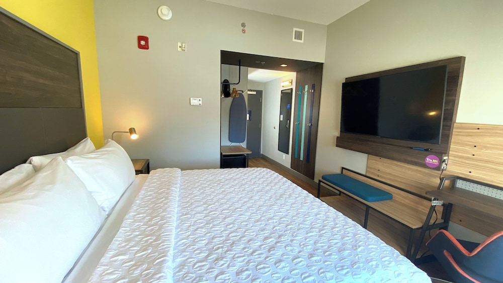 Room, 1 King Bed, Accessible (Hearing) - Photo 7