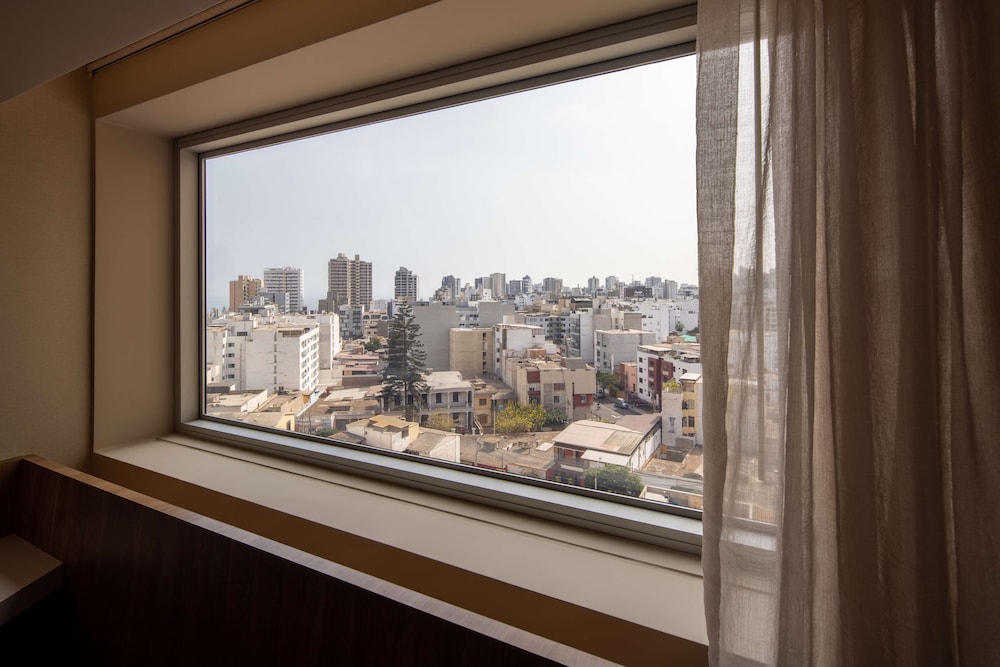 Room, 1 Queen Bed, City View - Photo 7
