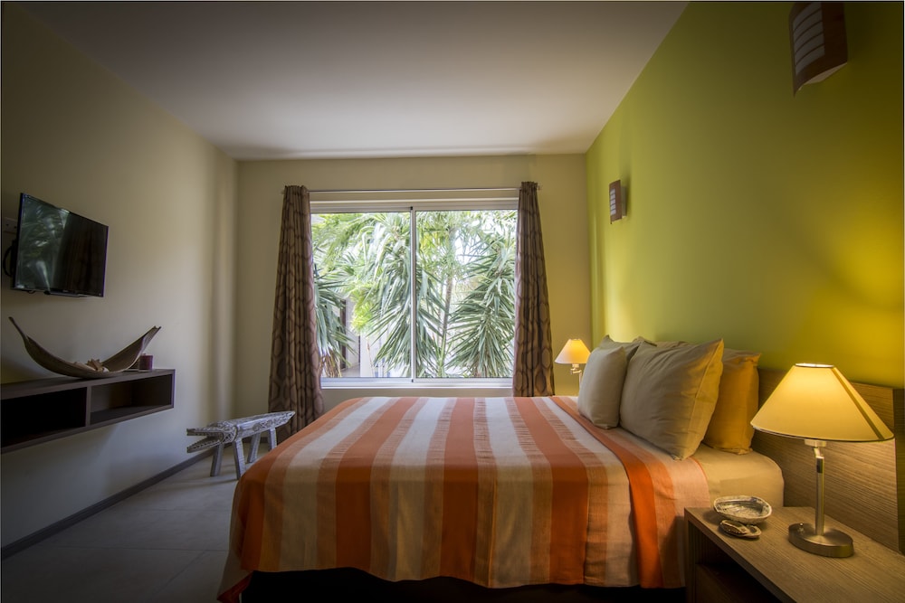 Design Apartment, 2 Bedrooms, Kitchen, Garden Area