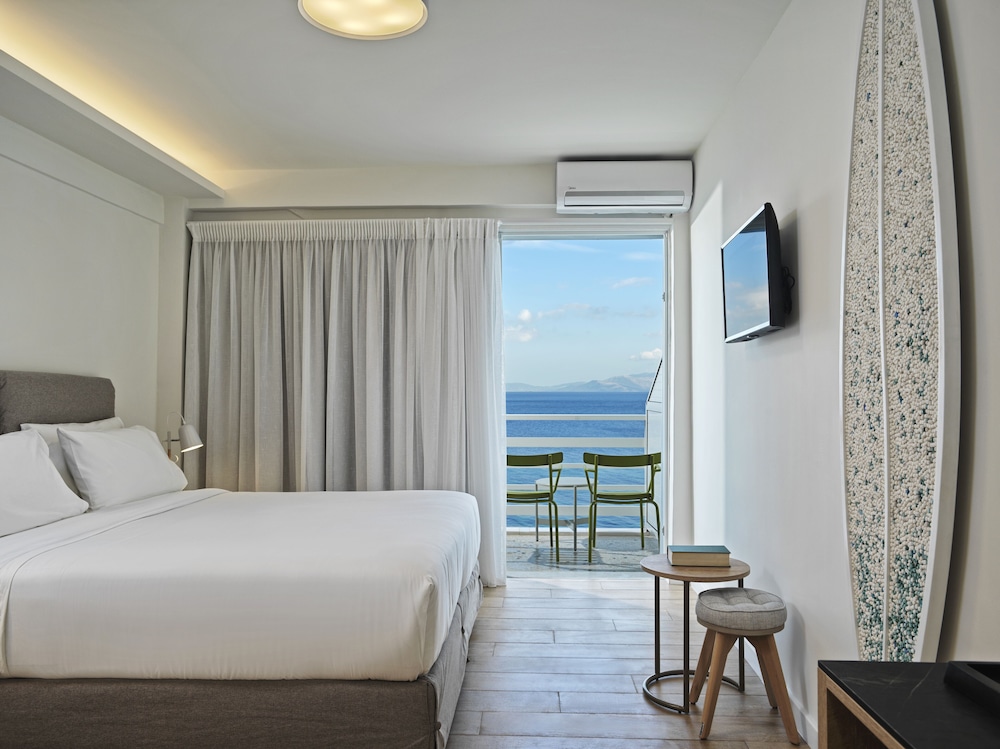 Deluxe Room, Sea View photo 2