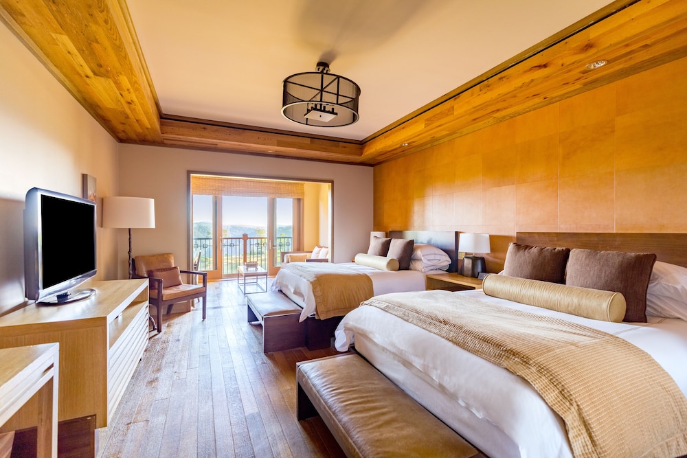 Room, 2 Queen Beds (Lodge) photo 1