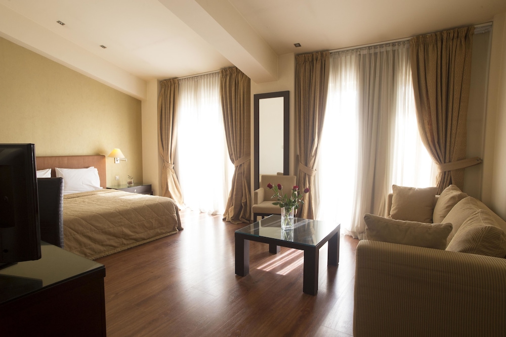 Family Room - Photo 6