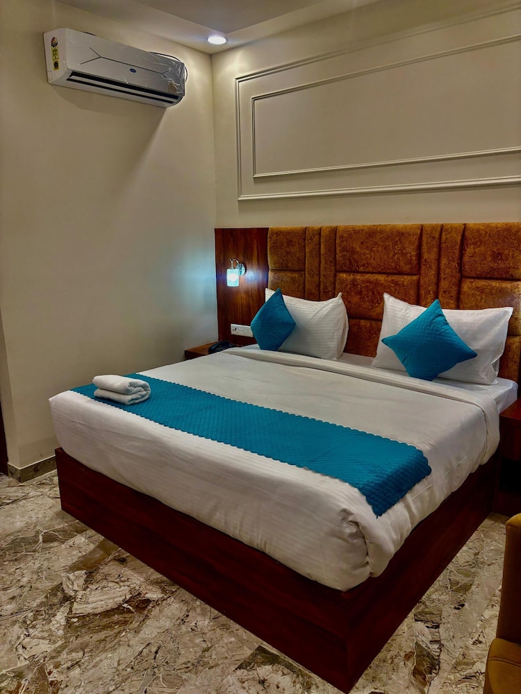 Deluxe Room, City View
